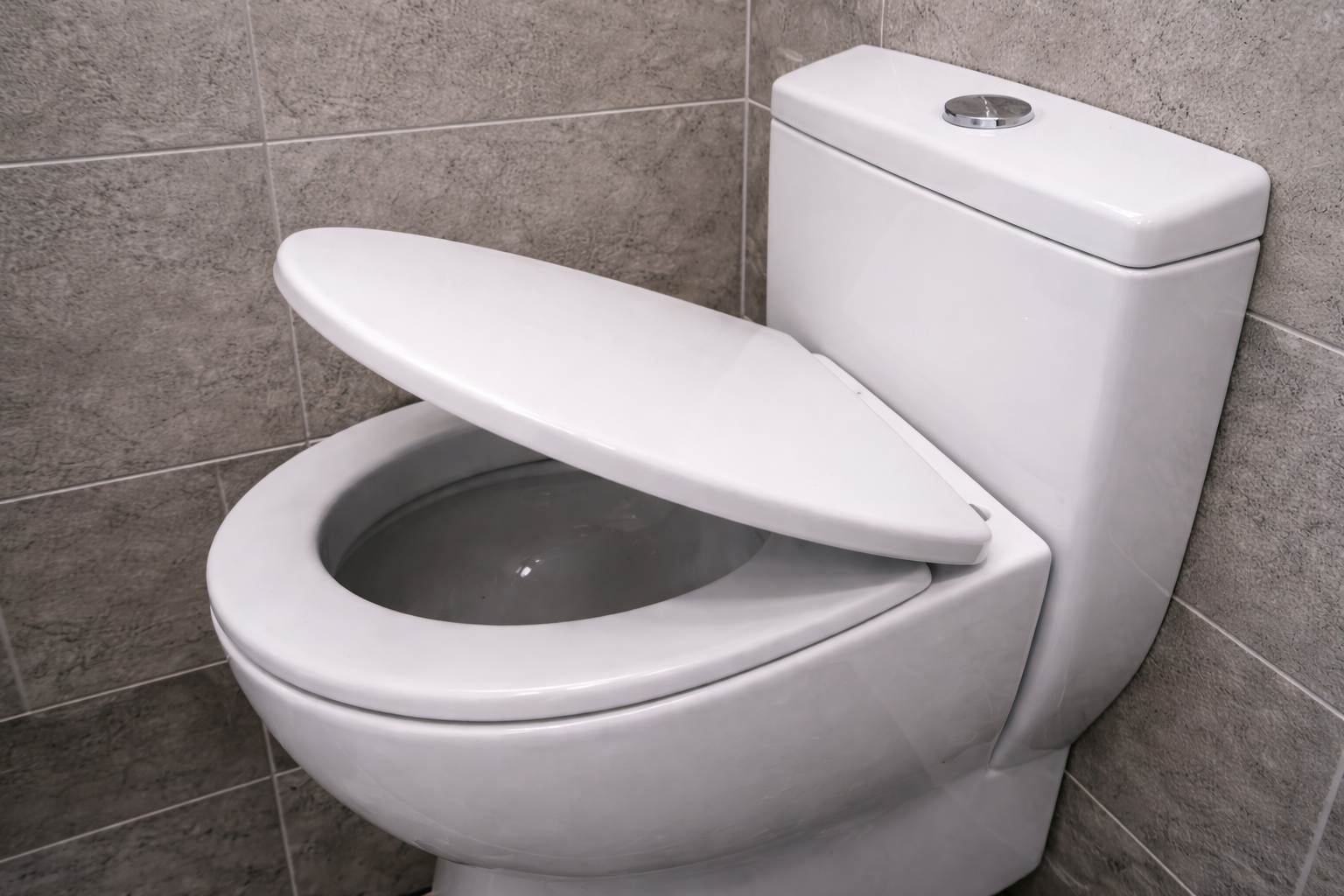 Sanitarija preblizu zidu